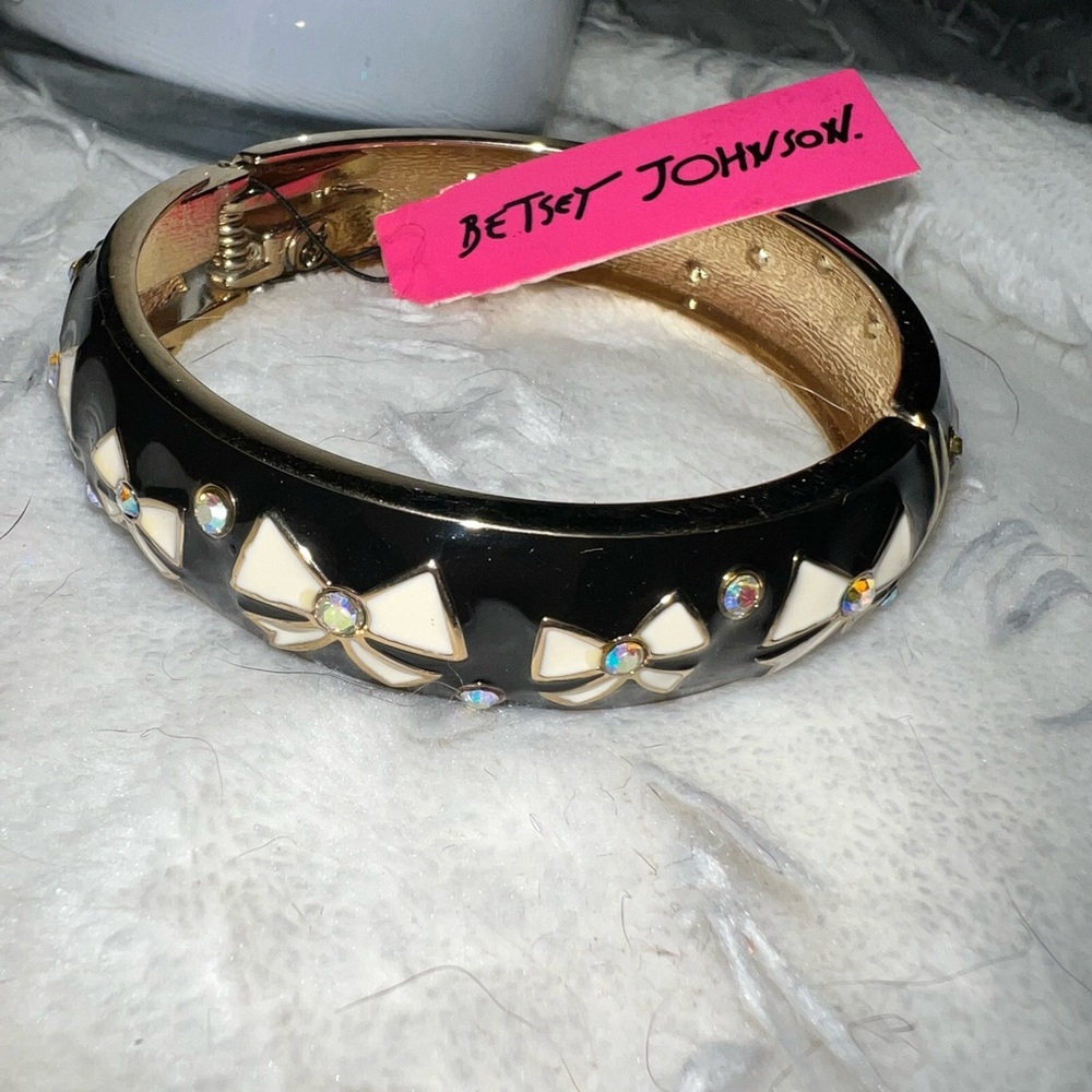 Betsey Johnson Bangle